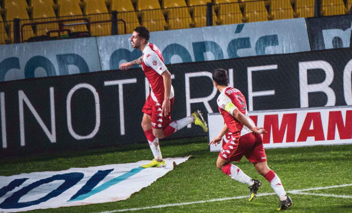  法甲薪资帽新政落地，豪门中小球队争议不断  