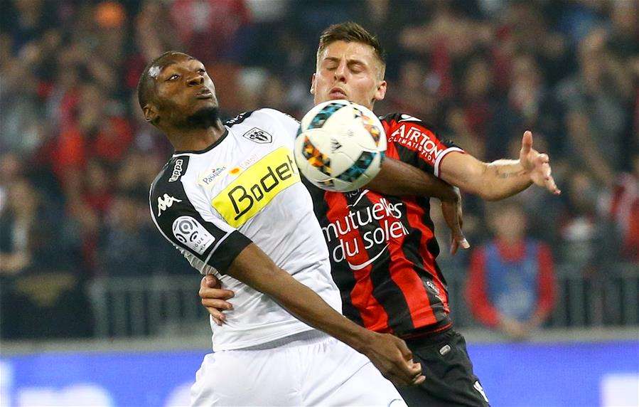  布雷斯特定位球战术制胜，终结对手不败金身  