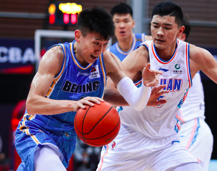  洛里昂主场照明故障比赛中断半小时  