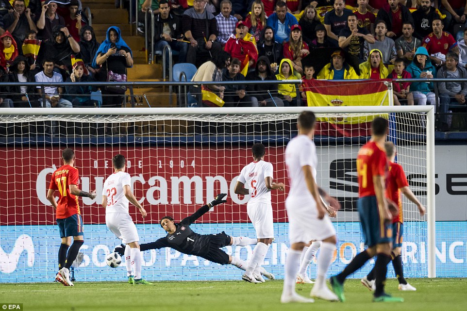  尼斯边后卫插上助攻成亮点，精准传中造就制胜进球